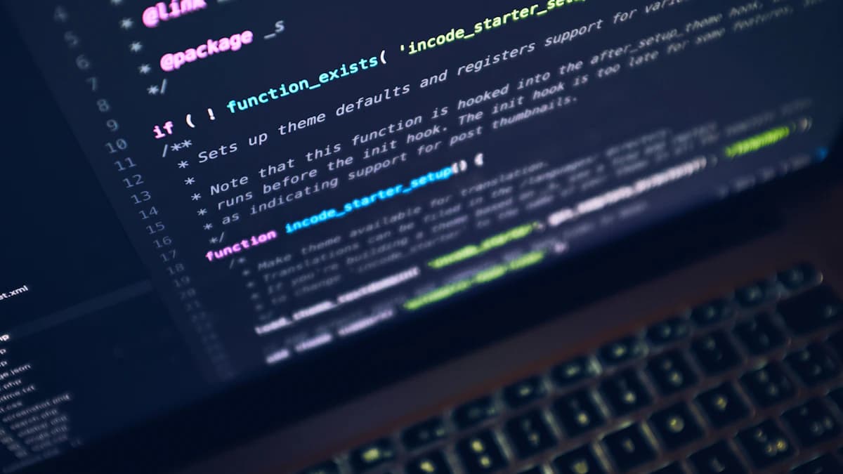 Wynik testu szybkości strony na ekranie laptopa z zielonymi wskaźnikami